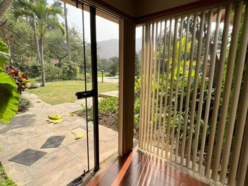 Hermosa residencia en la Planicie con salida Al Golf