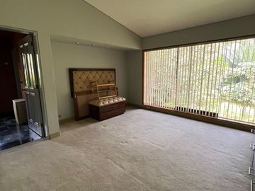 Hermosa residencia en la Planicie con salida Al Golf