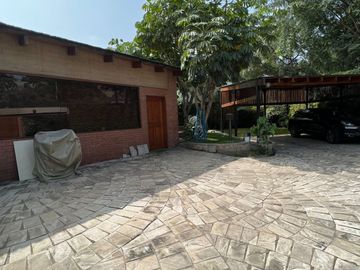 Hermosa residencia en la Planicie con salida Al Golf
