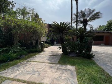 Hermosa residencia en la Planicie con salida Al Golf