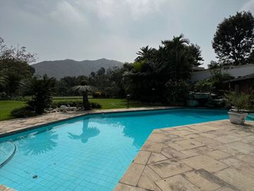 Hermosa residencia en la Planicie con salida Al Golf