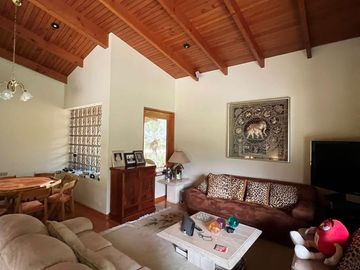 Hermosa residencia en la Planicie con salida Al Golf