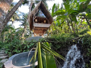 Jungle Views & Airbnb Potential: Modern Leasehold Villa in Ubud
