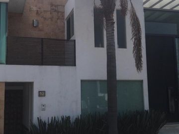 OPORTUNIDAD CASA EN VENTA EN EL CLÚSTER 999 DE LOMAS DE ANGELÓPOLIS I