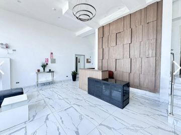 Venta de Moderno y Amplio Dpto. en Surco