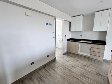 Venta de Moderno y Amplio Dpto. en Surco