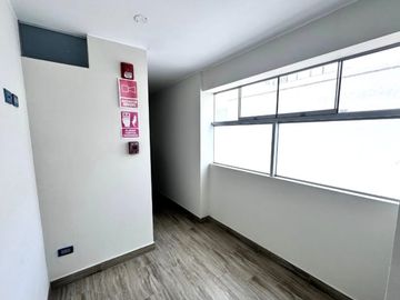 Venta de Moderno y Amplio Dpto. en Surco