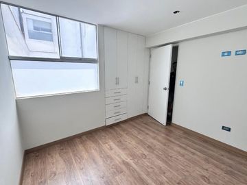 Venta de Moderno y Amplio Dpto. en Surco