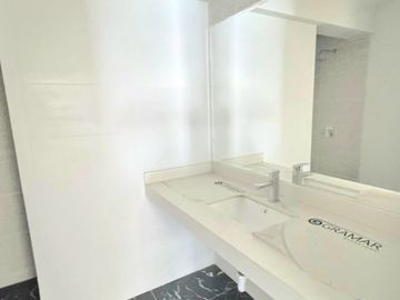 Venta de Moderno y Amplio Dpto. en Surco