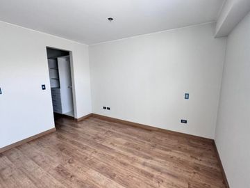 Venta de Moderno y Amplio Dpto. en Surco