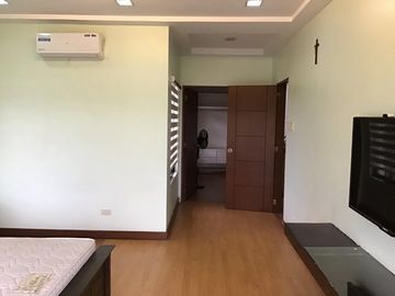 Lakeside House for sale in Eton South Lake Village, Sta. Rosa, Laguna