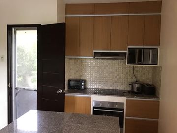 Lakeside House for sale in Eton South Lake Village, Sta. Rosa, Laguna
