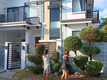 House and Lot Along Daang Hari