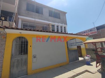 Venta De Casa De 3 Pisos En Urb. Piura // ID: 1125205