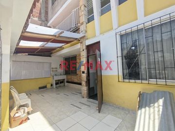 Venta De Casa De 3 Pisos En Urb. Piura // ID: 1125205