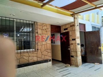 Venta De Casa De 3 Pisos En Urb. Piura // ID: 1125205