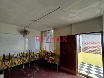 Venta De Casa De 3 Pisos En Urb. Piura // ID: 1125205