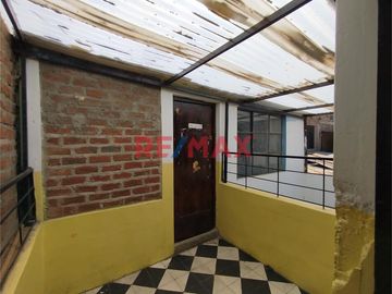 Venta De Casa De 3 Pisos En Urb. Piura // ID: 1125205