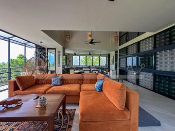 CASA VISTA-MAS QUE SOLAMENTE UNA CASA