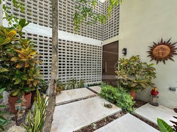 CASA VISTA-MAS QUE SOLAMENTE UNA CASA