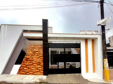 VENTA DE CASA EN UBR. SUEÑO DE BOLIVAR POR EL PORTON DEL RIO