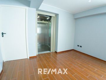 DEPARTAMENTO EN ESTRENO EN BARRIO MÉDICO EN EDIFICIO C/ ACCESO DIRECTO A PARQUE PRIVADO