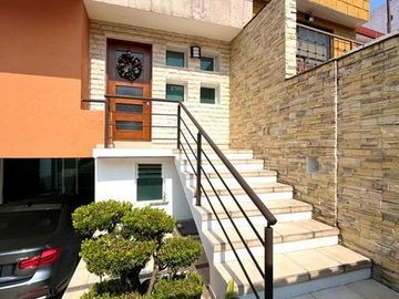 CASA EN VENTA EN JARDINES DE BELLAVISTA