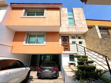 CASA EN VENTA EN JARDINES DE BELLAVISTA