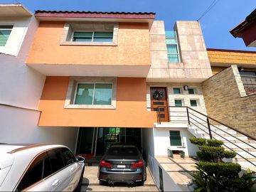 CASA EN VENTA EN JARDINES DE BELLAVISTA