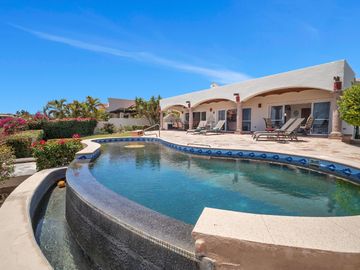 CASA EN VENTA EN CABO SAN LUCAS EN CAMPO DE GOLF CABO DEL SOL