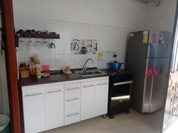 VENTA DE CASA CON RENTA EN MELGAR CON TRES APARTA ESTUDIOS Y UN PARTAMENTO - BARRIO VILLA SOFIA