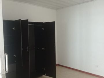 VENTA DE CASA CON RENTA EN MELGAR CON TRES APARTA ESTUDIOS Y UN PARTAMENTO - BARRIO VILLA SOFIA