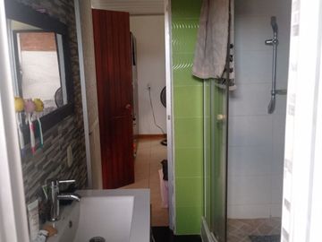 VENTA DE CASA CON RENTA EN MELGAR CON TRES APARTA ESTUDIOS Y UN PARTAMENTO - BARRIO VILLA SOFIA