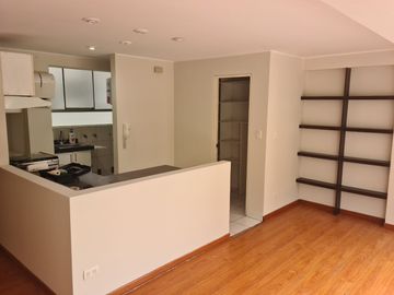 Depa en venta en Av. Dos de Mayo entre La Mar y Comandante Espinar en Miraflores con vista a la calle