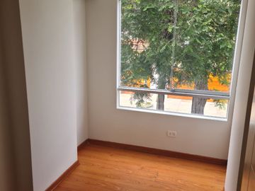 Depa en venta en Av. Dos de Mayo entre La Mar y Comandante Espinar en Miraflores con vista a la calle