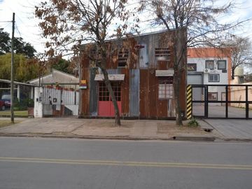 VENTA CASA 5 AMBIENTES CON PATIO Y COCHERA - ITUZAINGO