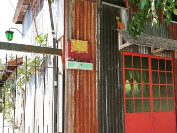 VENTA CASA 5 AMBIENTES CON PATIO Y COCHERA - ITUZAINGO