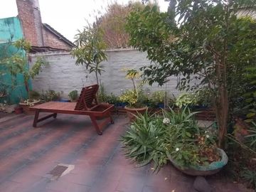 VENTA CASA 5 AMBIENTES CON PATIO Y COCHERA - ITUZAINGO