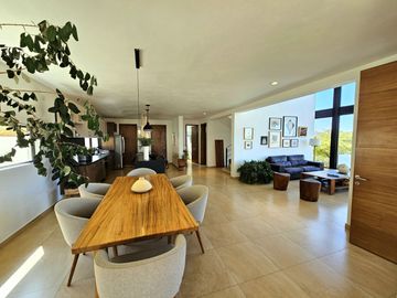 LAS CAÑADAS CASA EN VENTA SEMINUEVA CON ESPECTACULAR VISTA