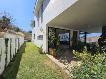 LAS CAÑADAS CASA EN VENTA SEMINUEVA CON ESPECTACULAR VISTA