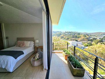LAS CAÑADAS CASA EN VENTA SEMINUEVA CON ESPECTACULAR VISTA