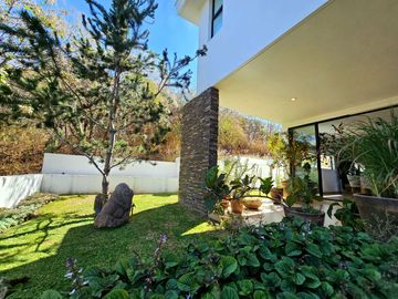 LAS CAÑADAS CASA EN VENTA SEMINUEVA CON ESPECTACULAR VISTA