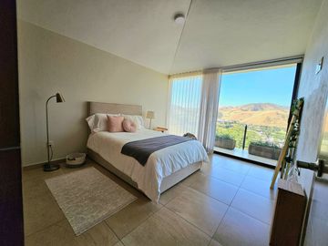 LAS CAÑADAS CASA EN VENTA SEMINUEVA CON ESPECTACULAR VISTA