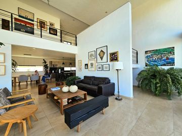 LAS CAÑADAS CASA EN VENTA SEMINUEVA CON ESPECTACULAR VISTA