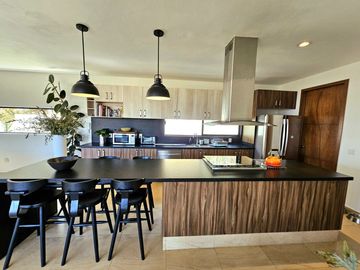 LAS CAÑADAS CASA EN VENTA SEMINUEVA CON ESPECTACULAR VISTA