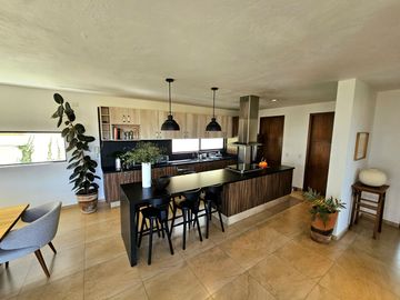 LAS CAÑADAS CASA EN VENTA SEMINUEVA CON ESPECTACULAR VISTA