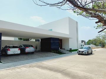CASA EN VENTA EN RESIDENCIAL LA ESCONDIDA