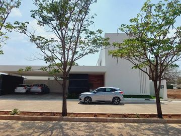 CASA EN VENTA EN RESIDENCIAL LA ESCONDIDA