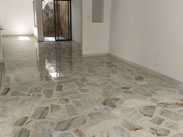 VENTA HERMOSA  CASA REMODELADA CONDOMINIO CAMINO REAL