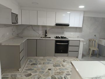 VENTA HERMOSA  CASA REMODELADA CONDOMINIO CAMINO REAL